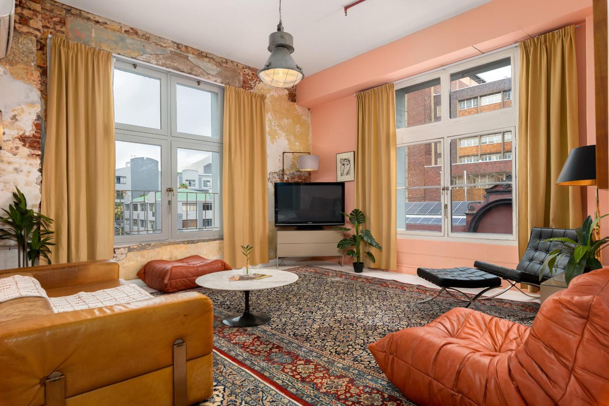 Wolroy House 303